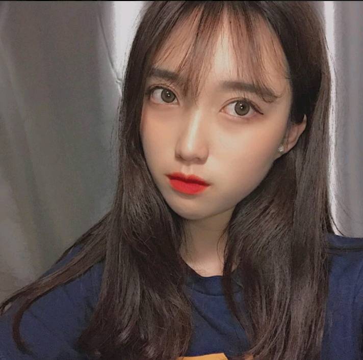 身材火辣的性感小女神